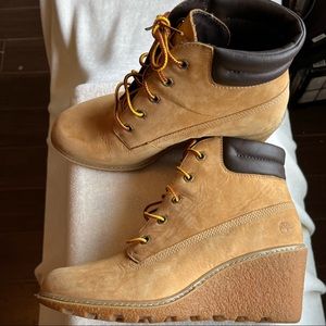 Timberland Women’s Amston Premium leather wedges style boots